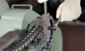 चेन स्क्रू से काटना